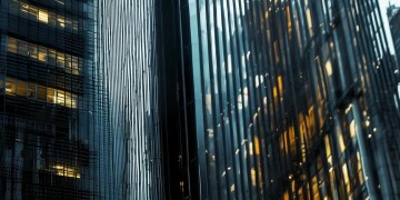 物业组织刷窗户违法吗？